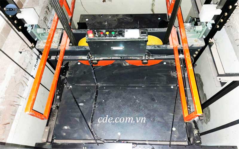 Thang máy chở bệnh nhân và giường bệnh